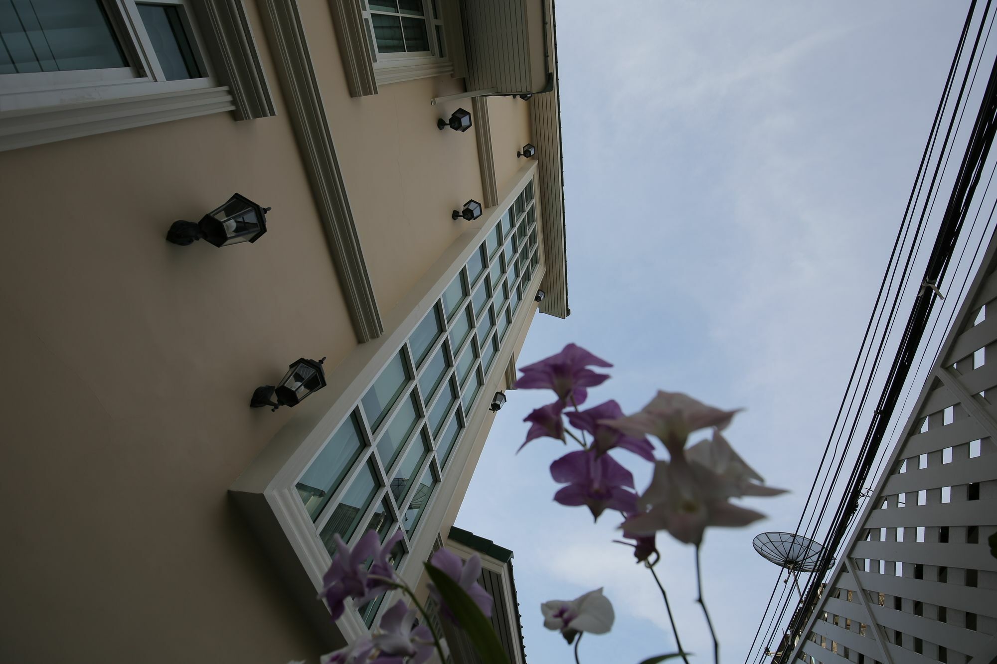 The Orchid House 153 Hotel Bangkok Bagian luar foto